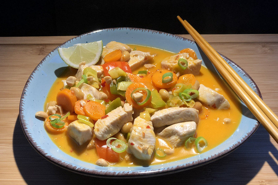 Rotes Thai-Curry mit Hähnchen