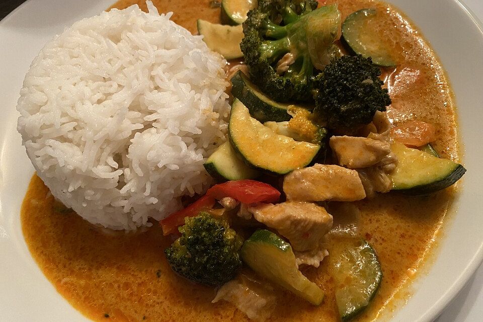 Rotes Thai-Curry mit Hähnchen