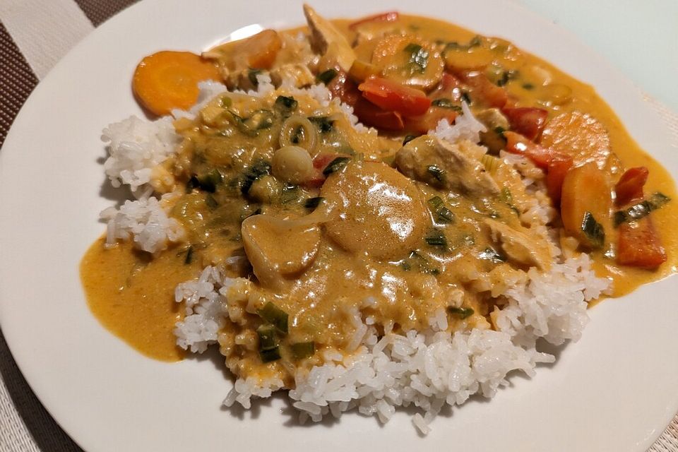 Rotes Thai-Curry mit Hähnchen