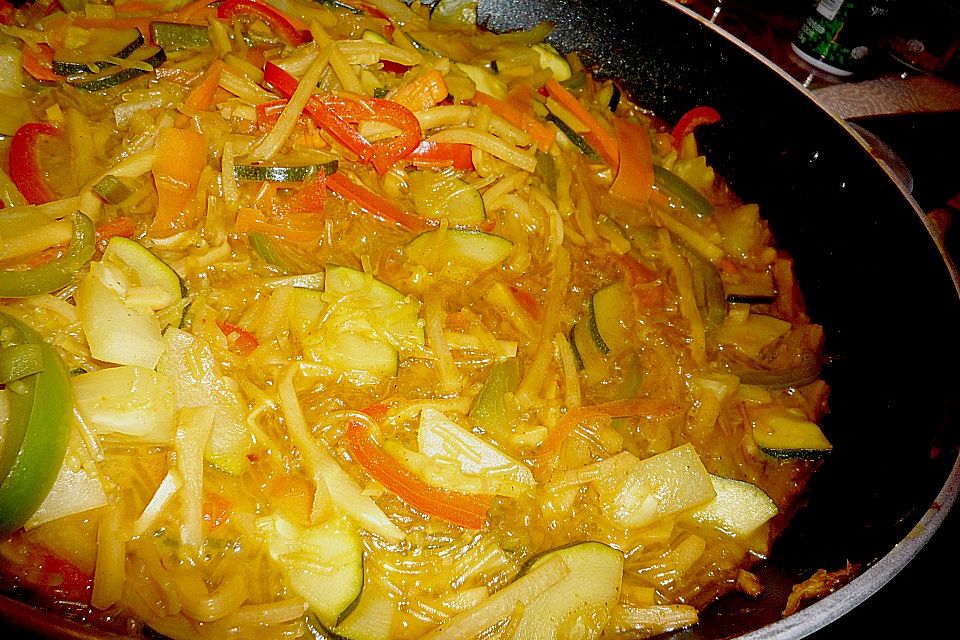 Rotes Thai-Curry mit Hähnchen