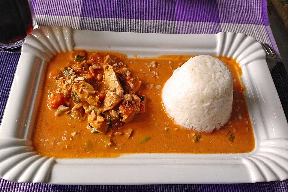 Rotes Thai-Curry mit Hähnchen