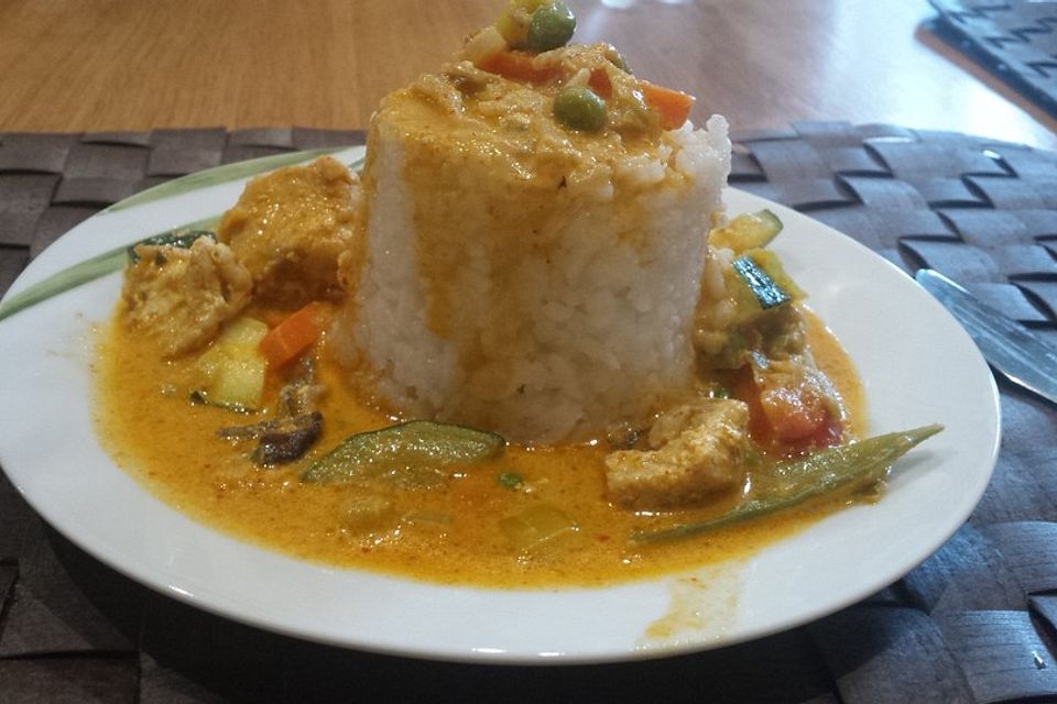 Rotes Thai-Curry mit Hähnchen