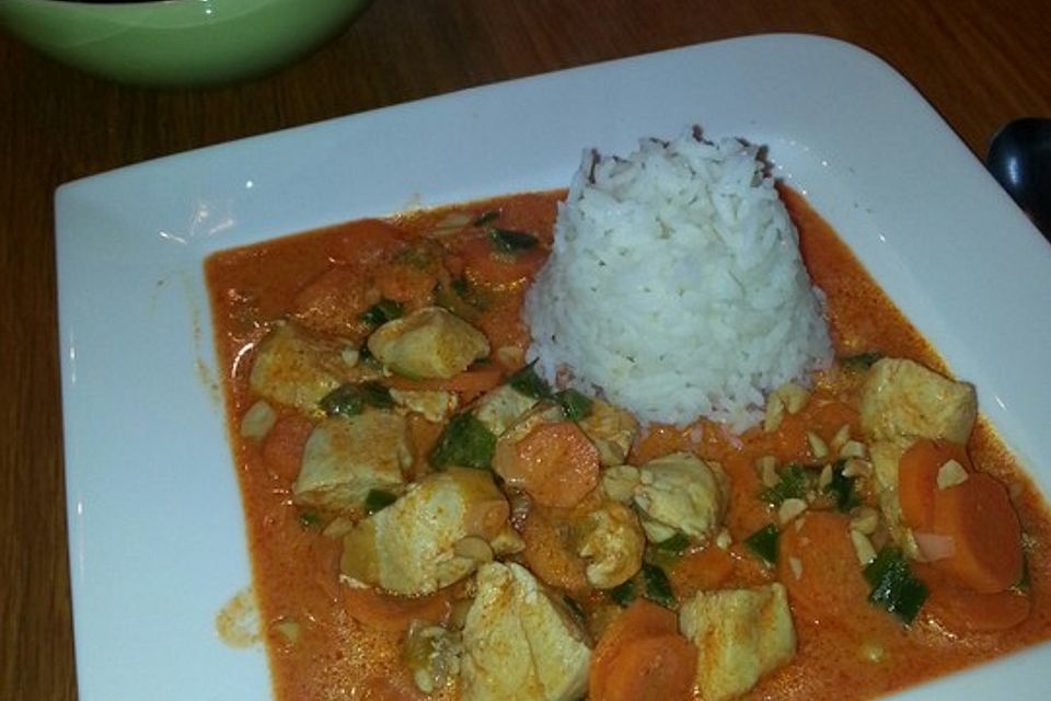 Rotes Thai-Curry mit Hähnchen