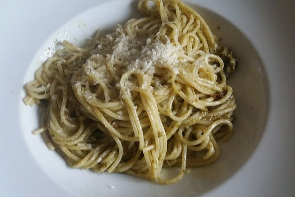 Spaghetti mit Pesto