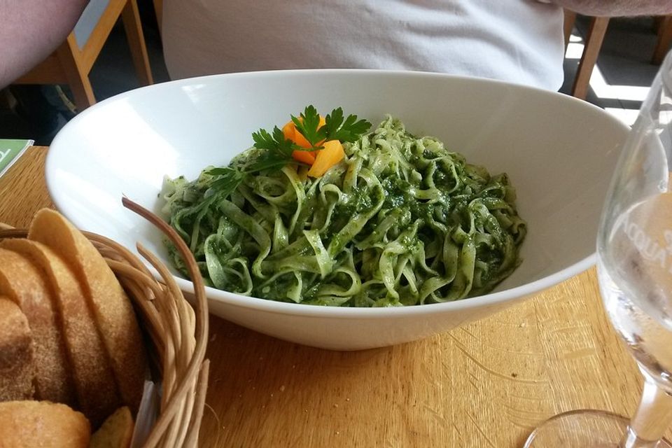 Spaghetti mit Pesto