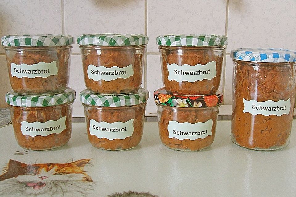 Rundes Schwarzbrot