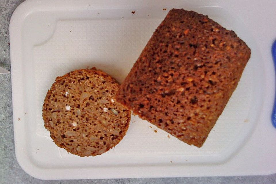 Rundes Schwarzbrot