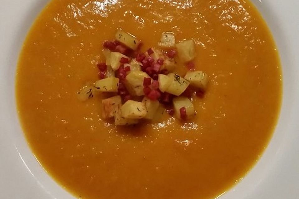 Kürbis - Apfel - Suppe mit Kartoffel - Speck - Croûtons