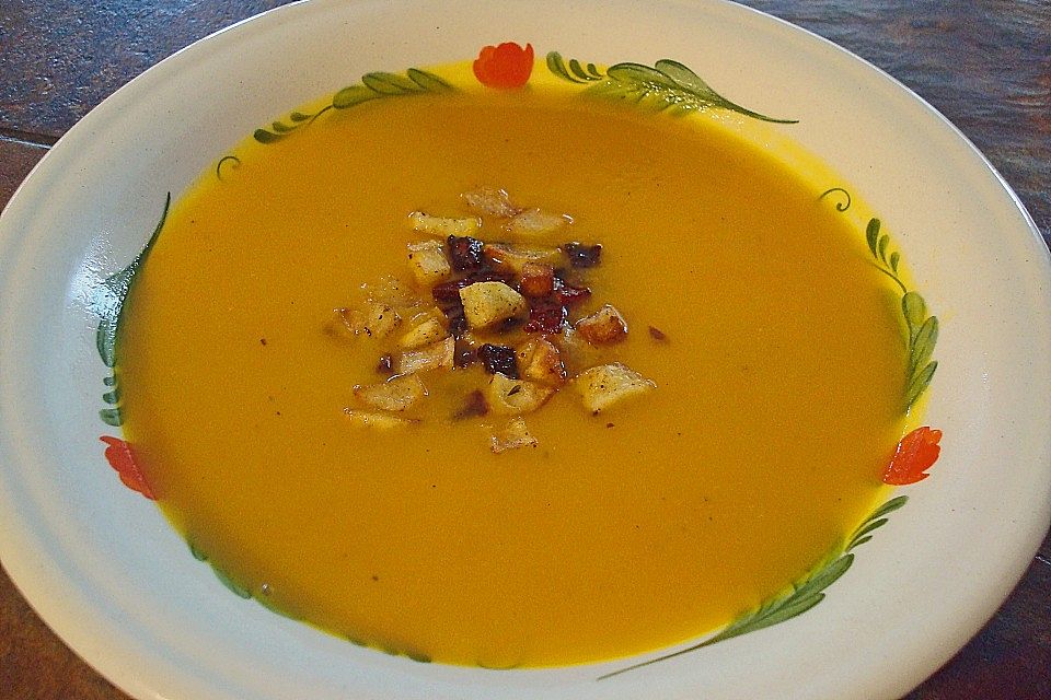 Kürbis - Apfel - Suppe mit Kartoffel - Speck - Croûtons