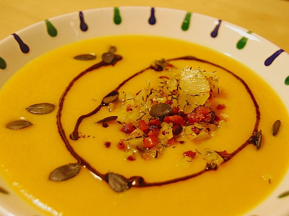 Kürbis - Apfel - Suppe mit Kartoffel - Speck - Croûtons | Chefkoch Kürbis - Apfel - Suppe mit Kartoffel - Speck - Croûtons | Chefkoch