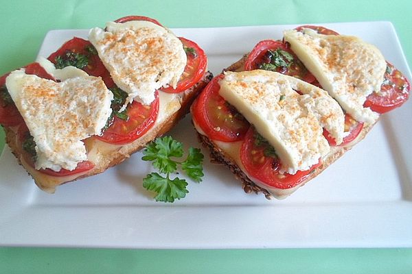 Überbackene pikante Tomaten - Käse - Brötchen von kochmäusebär | Chefkoch