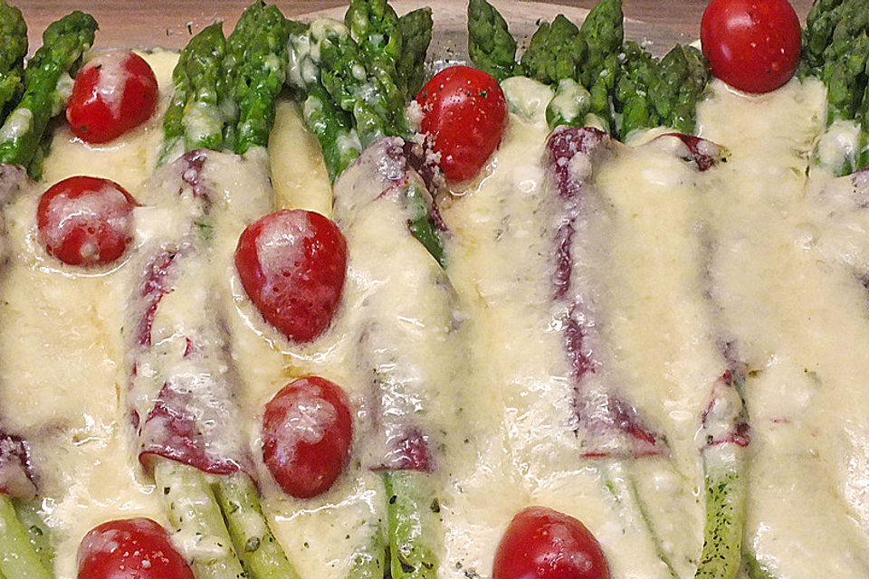 Gratinierter Spargel italienische Art