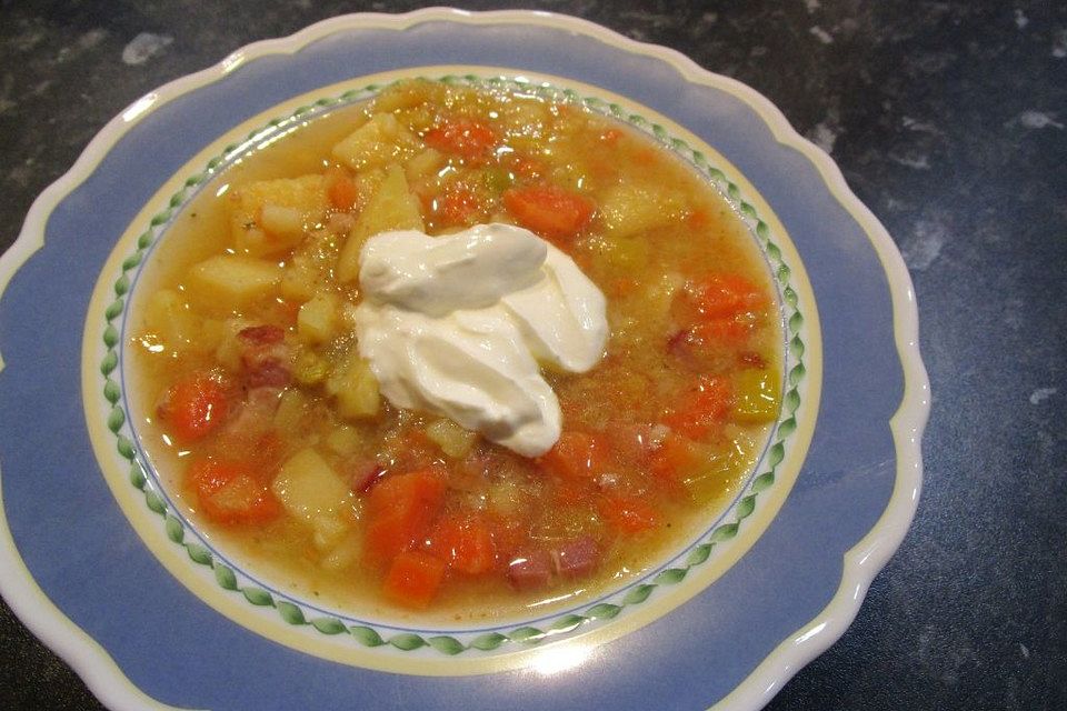 Kartoffelsuppe mit Speck und Majoran