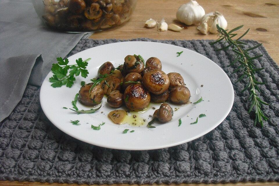 Antipasti - marinierte Champignons