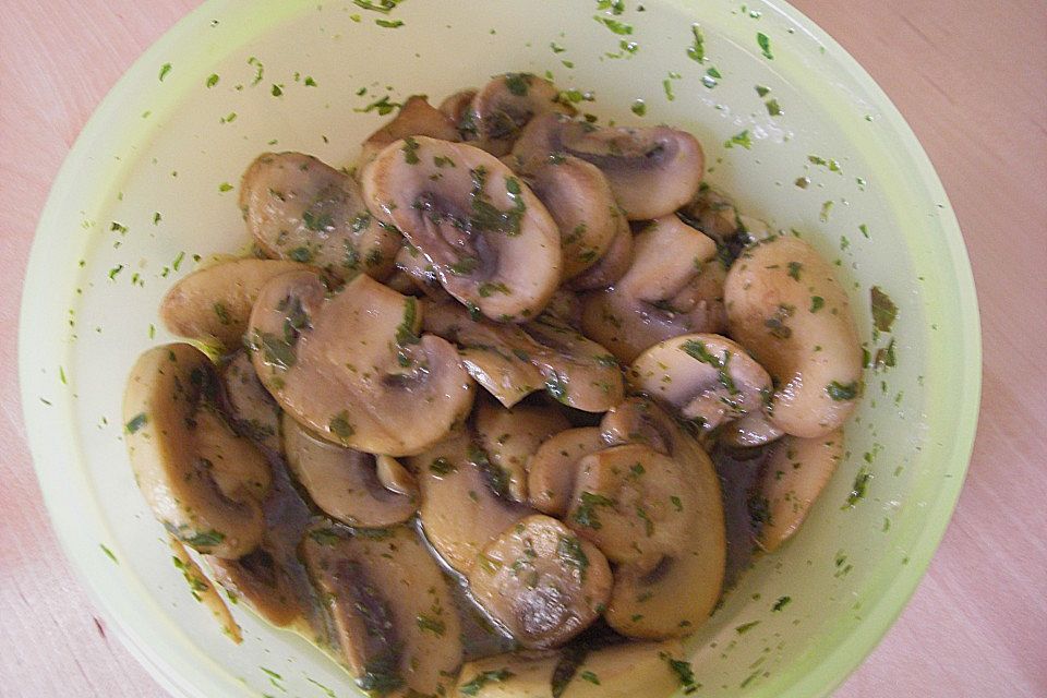 Antipasti - marinierte Champignons