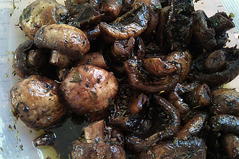 Antipasti - marinierte Champignons