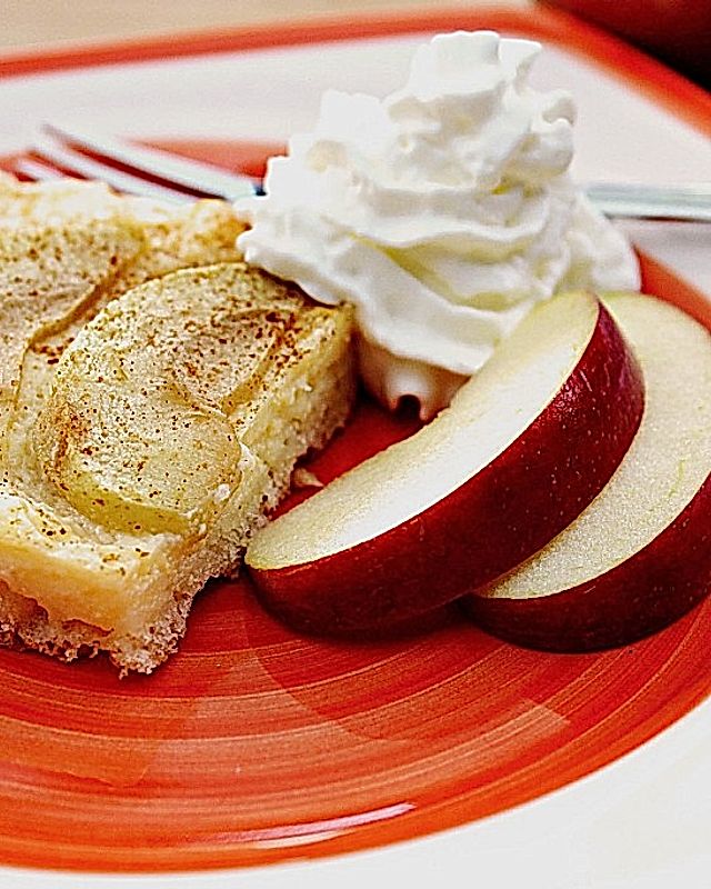 Apfelblechkuchen mit Pudding