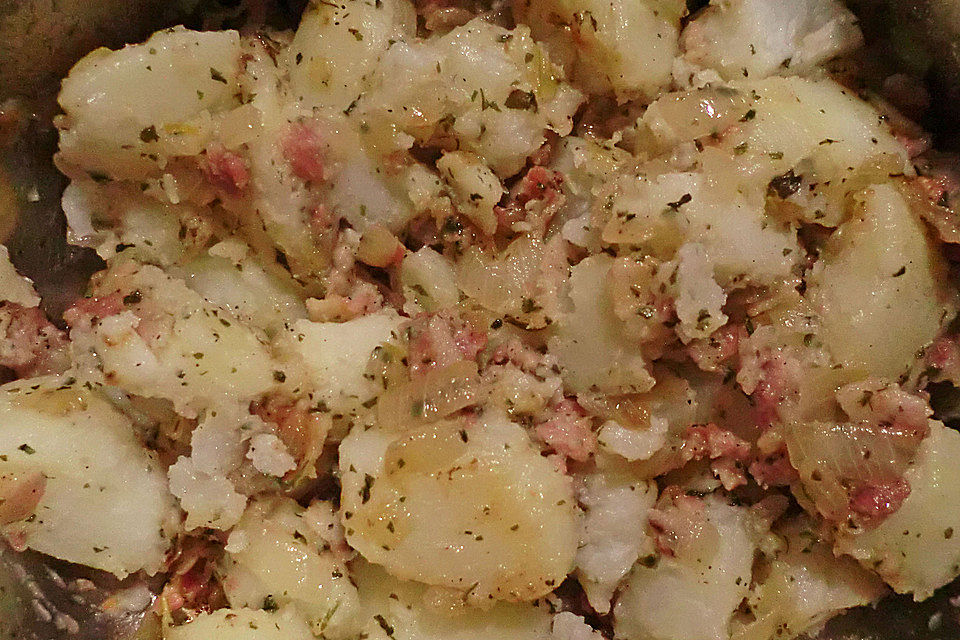 Kartoffeln mit Speck und Zwiebeln