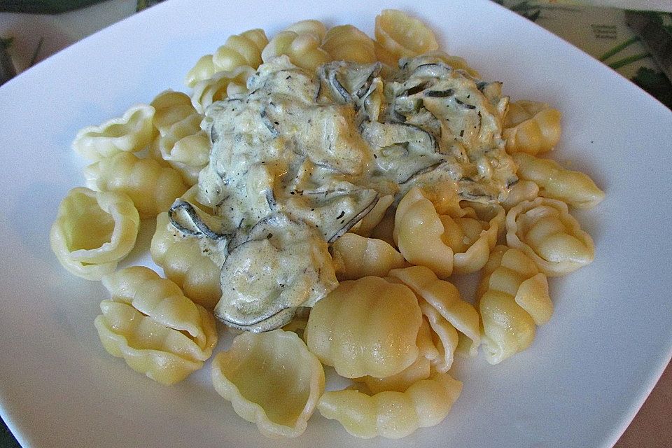 Nudeln mit Zucchinisauce Nudeln mit Zucchinisauce