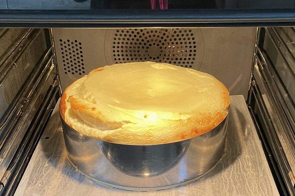 Käsekuchen mit Quark und Sahne