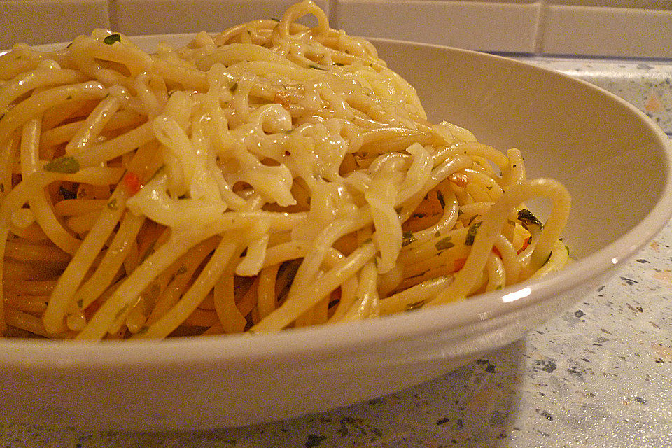 Spaghettini aglio, olio e peperoncino