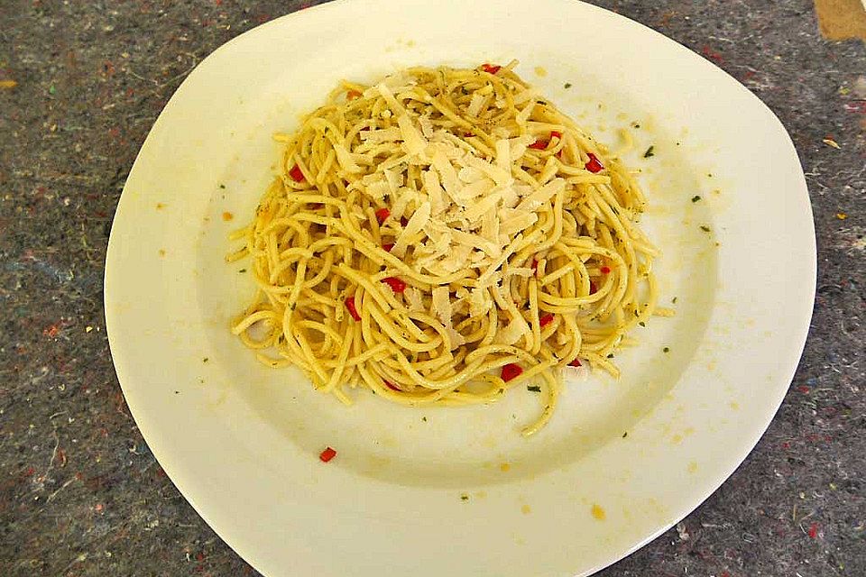 Spaghettini aglio, olio e peperoncino