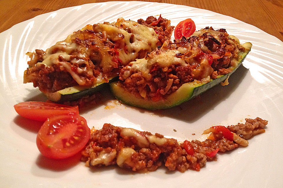 Bunter Zucchiniauflauf mit Rinderhackfleisch