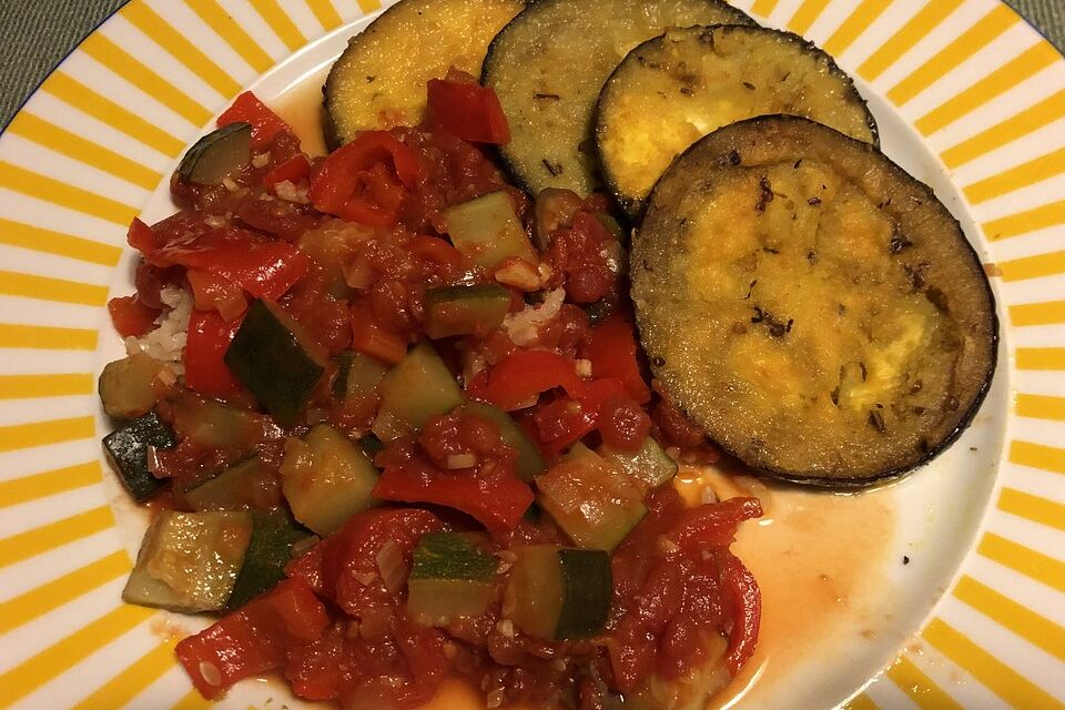 Auberginen mit Paprika - Zucchini Gemüse