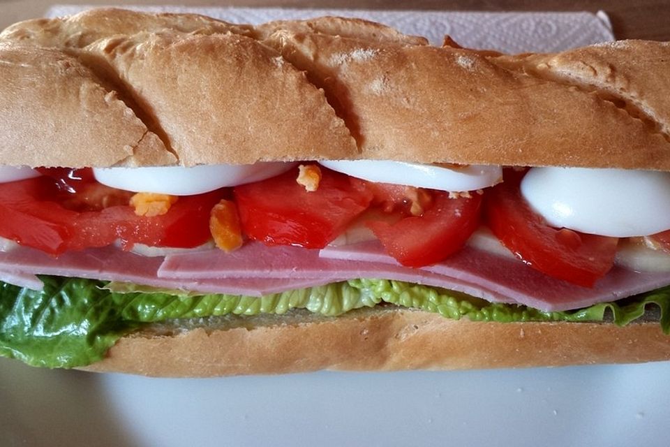 Dreadys Schinken - Käse - Baguette mit Zwiebeln, Paprika und Gurken