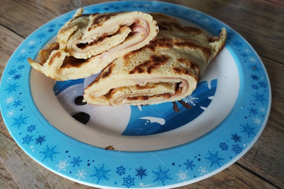 Deftige Pfannkuchen mit Schinken und Käse