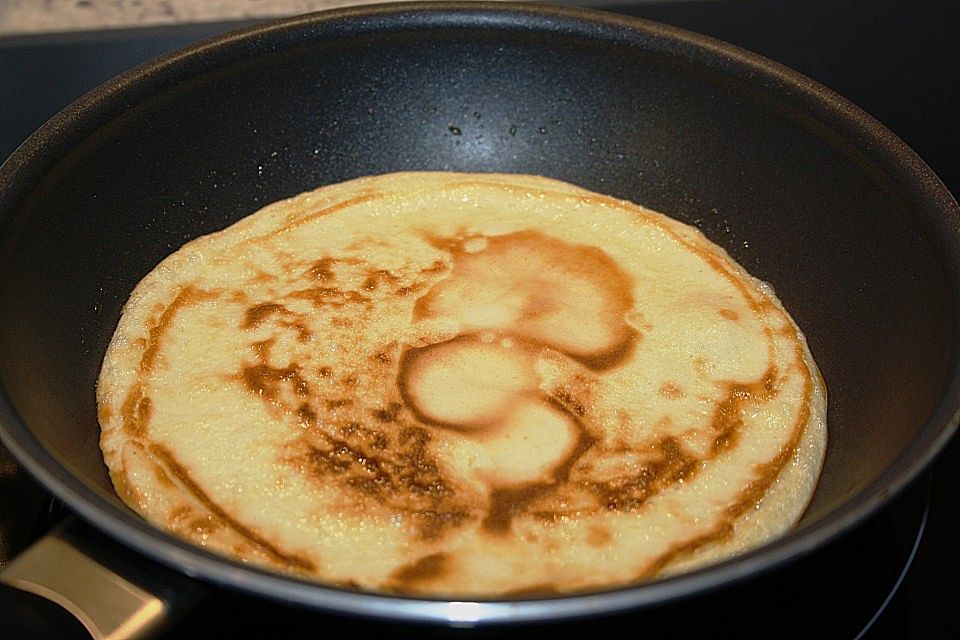 Deftige Pfannkuchen mit Schinken und Käse