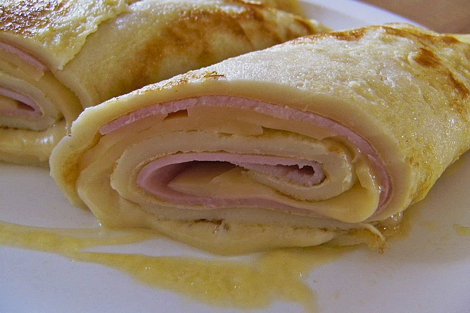 Deftige Pfannkuchen mit Schinken und Käse