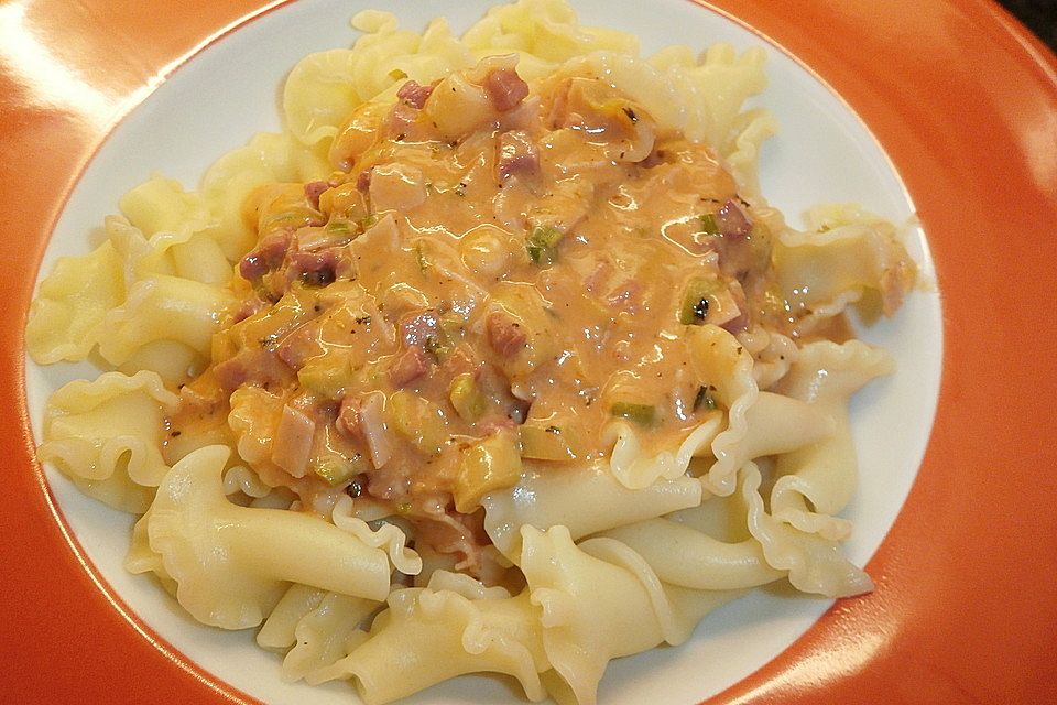 Pasta mit Schinken - Käse - Sahne Soße