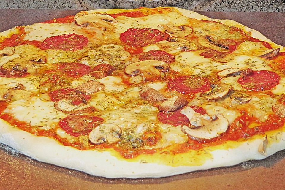 Pizza auf Backstein Pizza auf Backstein