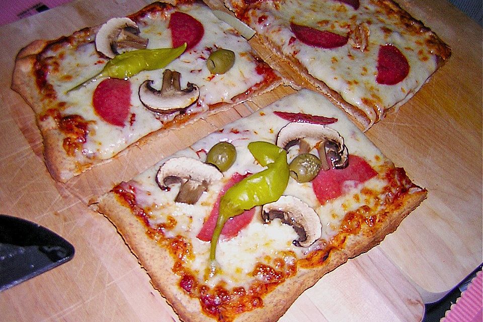 Pizza auf Backstein Pizza auf Backstein