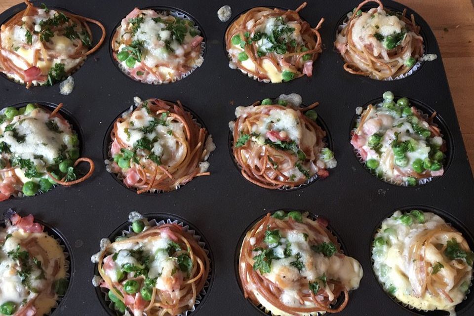 Spaghetti - Muffins mit Kräuterquark