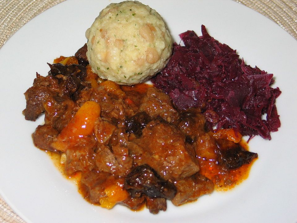 Rindergulasch mit Backobst von julmul| Chefkoch