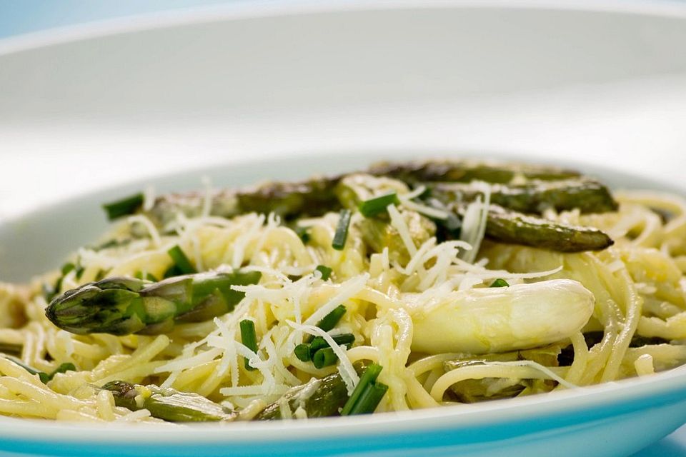 Grüner Spargel mit Spaghetti