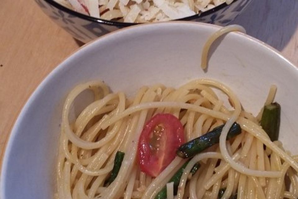 Grüner Spargel mit Spaghetti