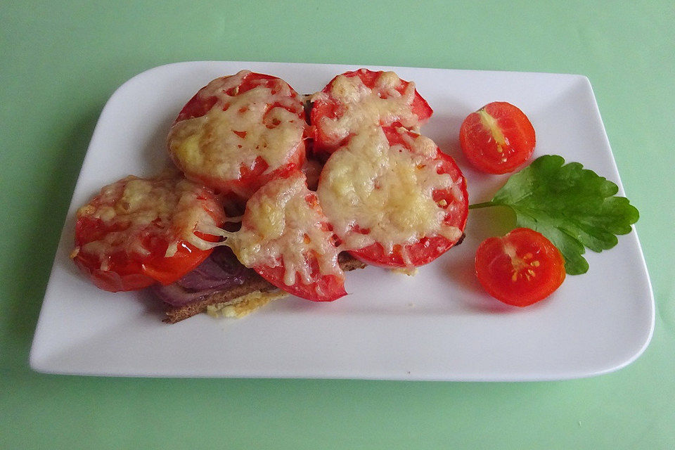 Zwiebel - Tomaten - Vollkorntoast