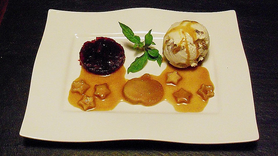 Apfel In Sahnekaramell Mit Walnusseis Von Schorse Stein Chefkoch 