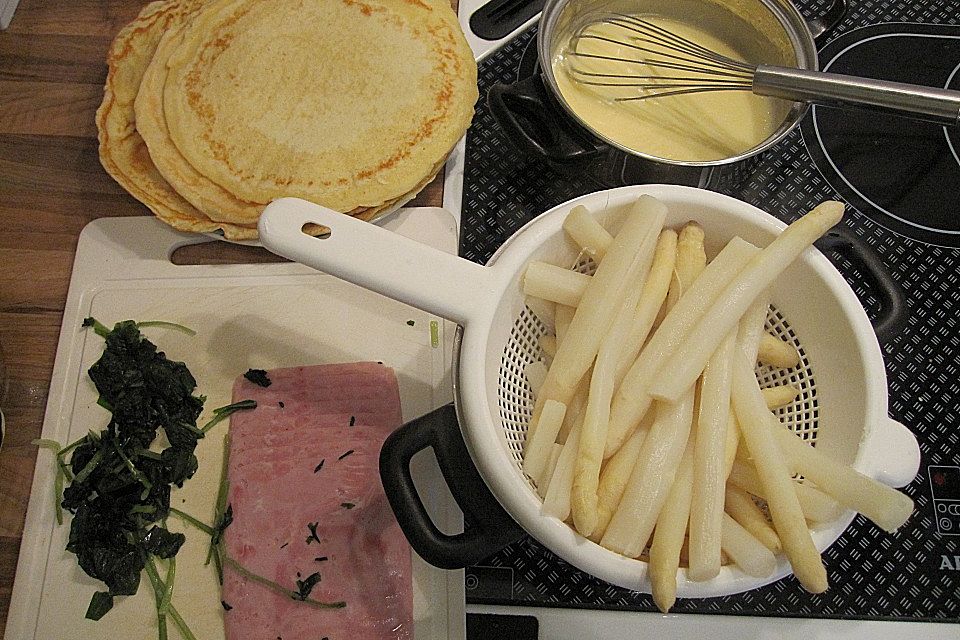 Bärlauch - Pfannkuchen mit Spargel - Schinkenfüllung