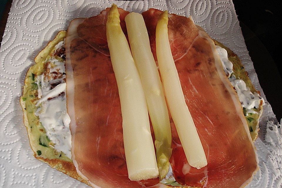 Bärlauch - Pfannkuchen mit Spargel - Schinkenfüllung