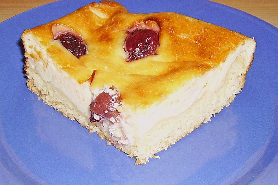 Saftiger Käsekuchen mit Früchten