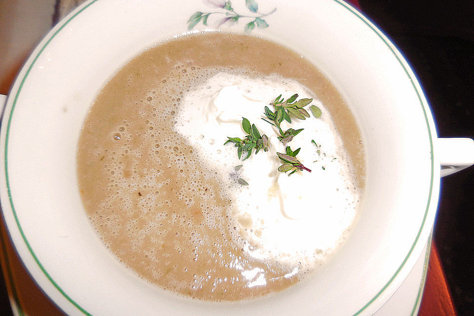 Kastanien - Zwiebel - Suppe mit Rotwein