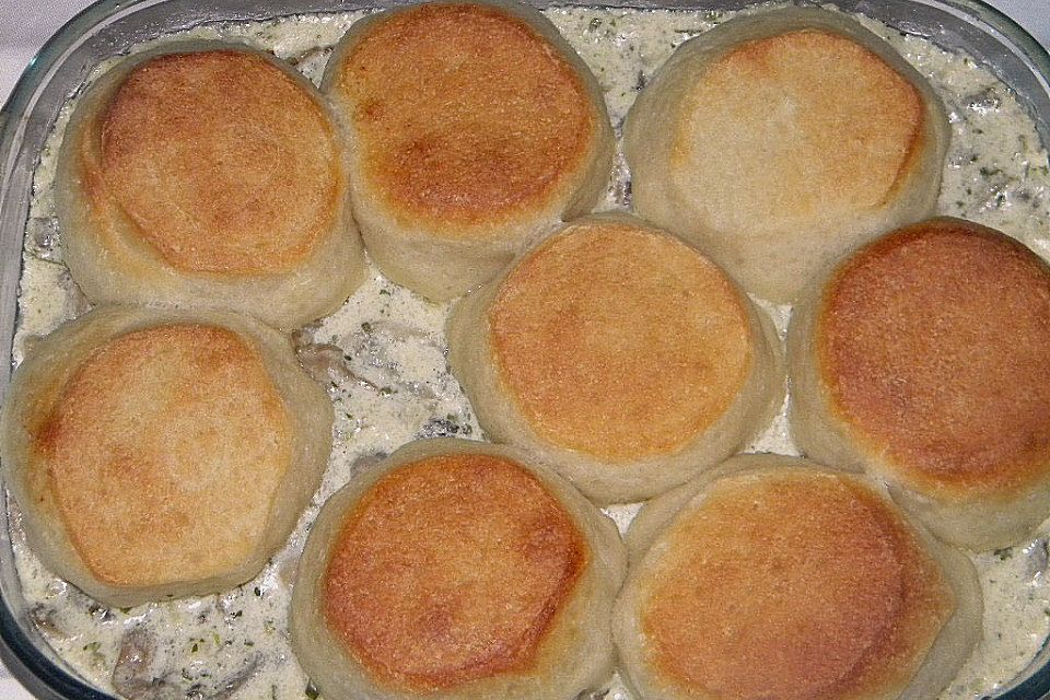 Schnitzelauflauf mit Knack - und - Back - Brötchen