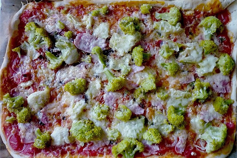 Pizza mit Gemüse Pizza mit Gemüse