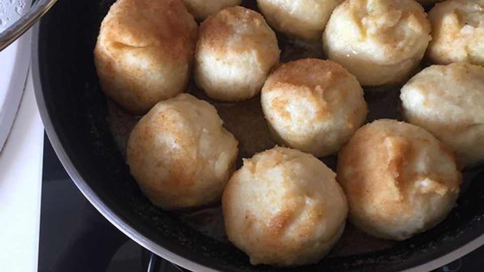 Pflaumenknödel aus Kartoffelteig von Lipid