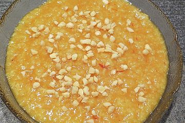 Zerde Ist Ein Türkisches Dessert, Eine Art Süßer Pudding Aus Reis, Der Mit  Safran Gelb Gefärbt Ist. Es Ist Ein Festliches Gericht, Das Bei Hochzeiten,  Geburtsfeiern Und Persisch Zard Beliebt Ist, Was