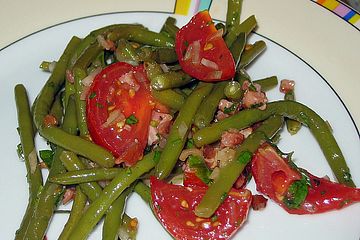Bohnen-Tomatensalat mit Speck
